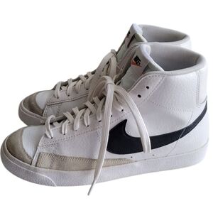 Nike Kids Blazer Mid '77 White and Black High-Top Sneakers, 6Y Style: DA4086-100